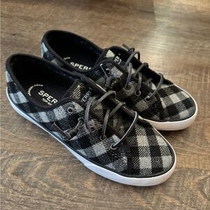 Buffalo Check Pier View Sneakers Size 6 1/2
